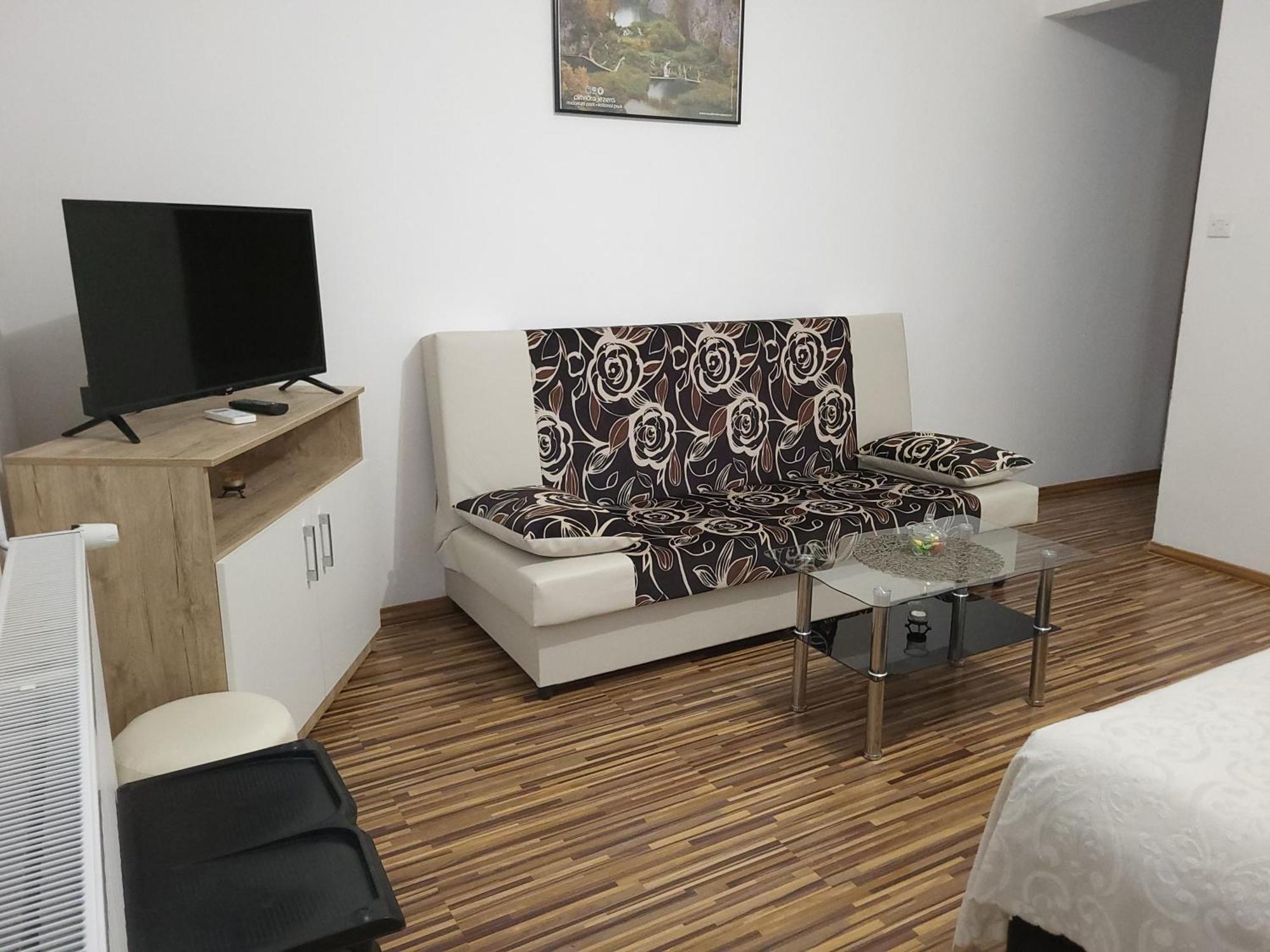 Apartment & Room Toma Smoljanac Exterior foto