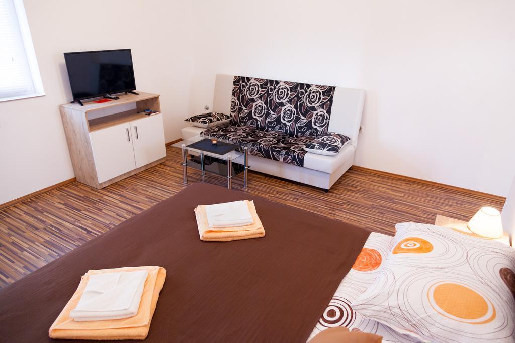 Apartment & Room Toma Smoljanac Exterior foto