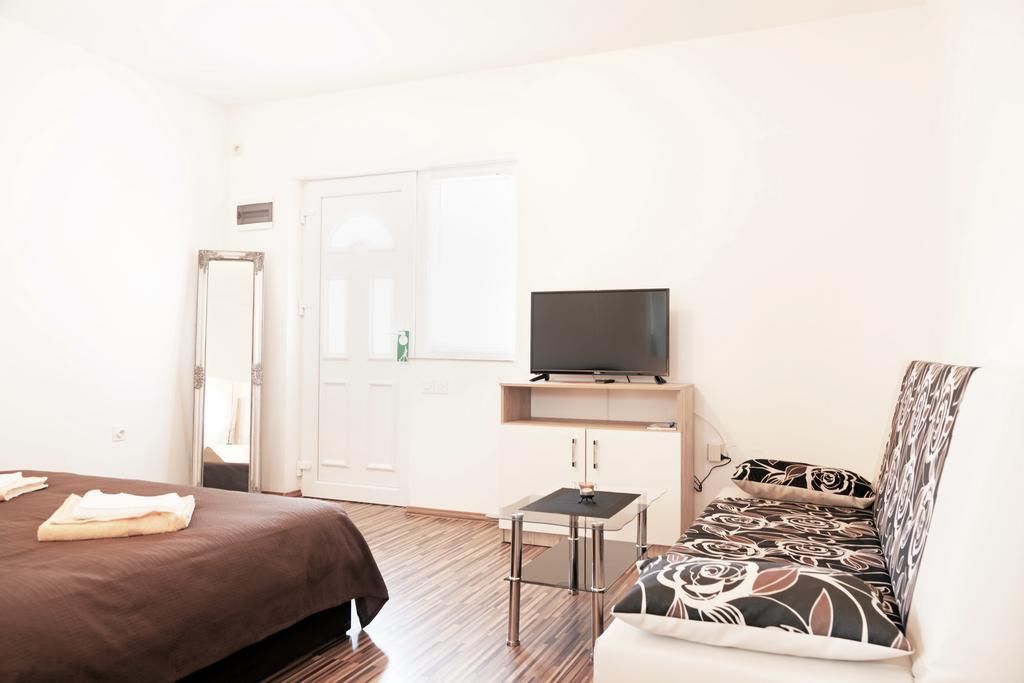 Apartment & Room Toma Smoljanac Exterior foto