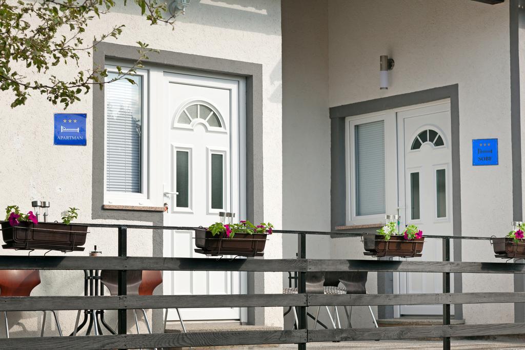 Apartment & Room Toma Smoljanac Exterior foto
